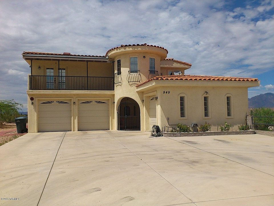 1st image of 949 N Canyon Moonlight Pl