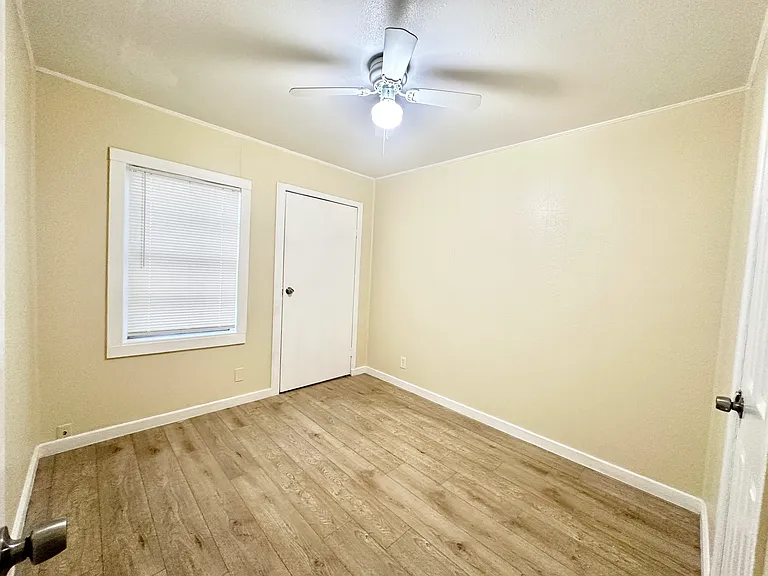 104 E Fowler Ave — Photo 37