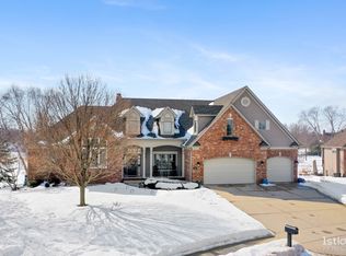 915 Abbey Ct, Sugar Grove, IL 60554