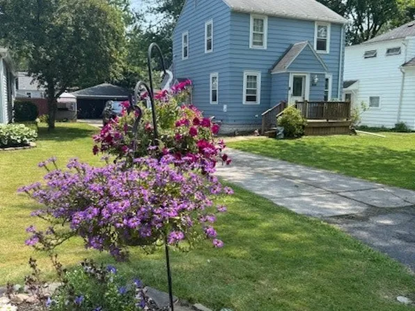 3555 Wallace Dr, Grand Island, NY 14072