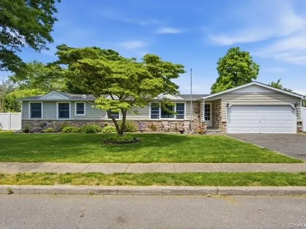 322 Columbia Street, Holbrook, NY 11741