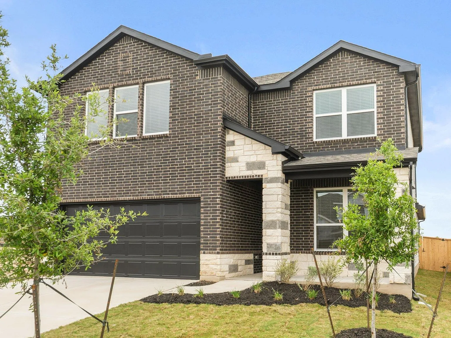 5 bed, 3.0 bath, 2579 sqft, $2,550 — Photo 1