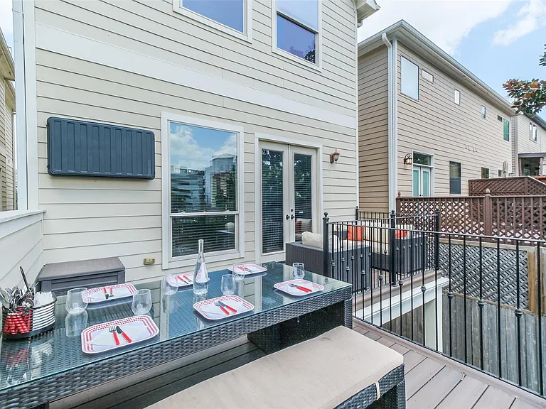 166 Reinicke St — Photo 37