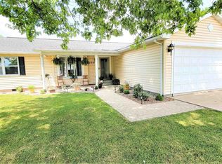 330 S 10th St SW, Clay City, IL 62824