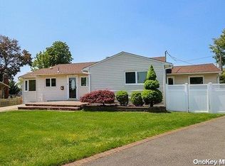 14 Abbey Ct, Plainview, NY 11803