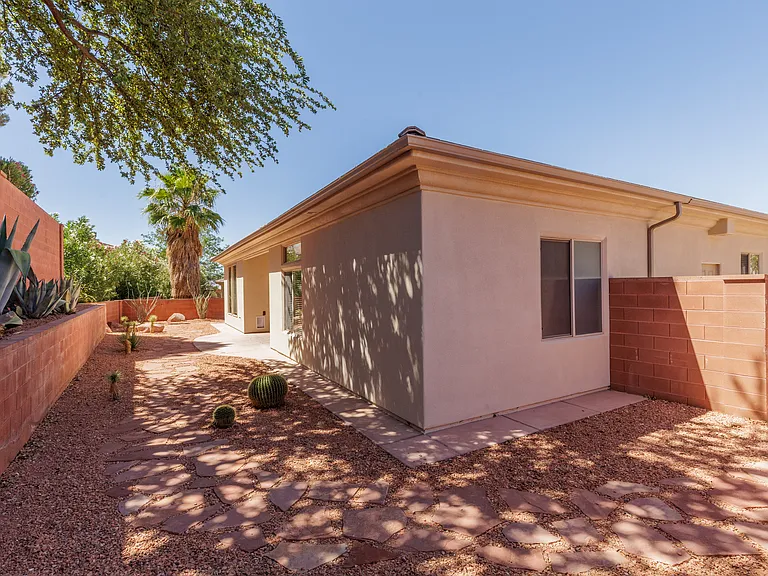 1584 N Raven Ln — Photo 26