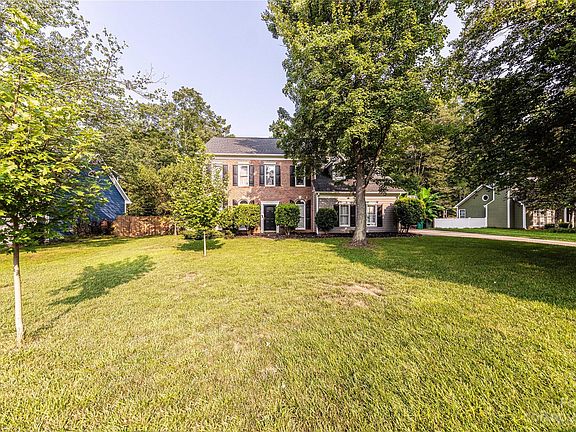 2nd image of 2715 Heathershire Ln
