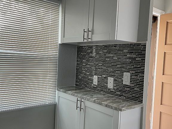 4th image of 1413 Arrowhead Cir W