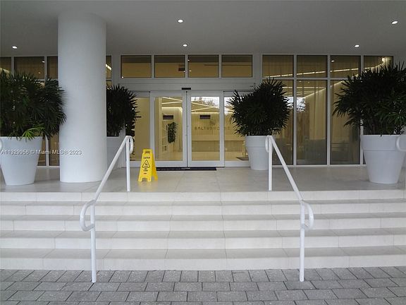 3rd image of 4250 Biscayne Blvd APT 906