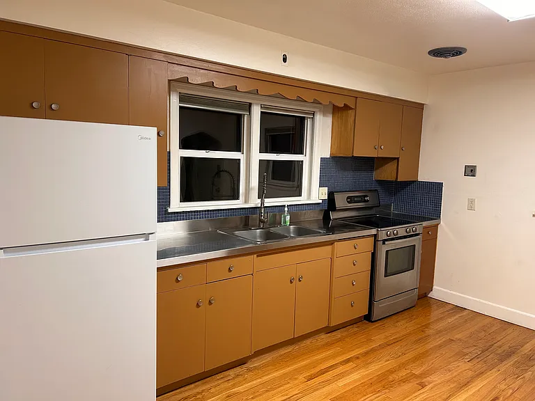 2229 Spruce St — Photo 7