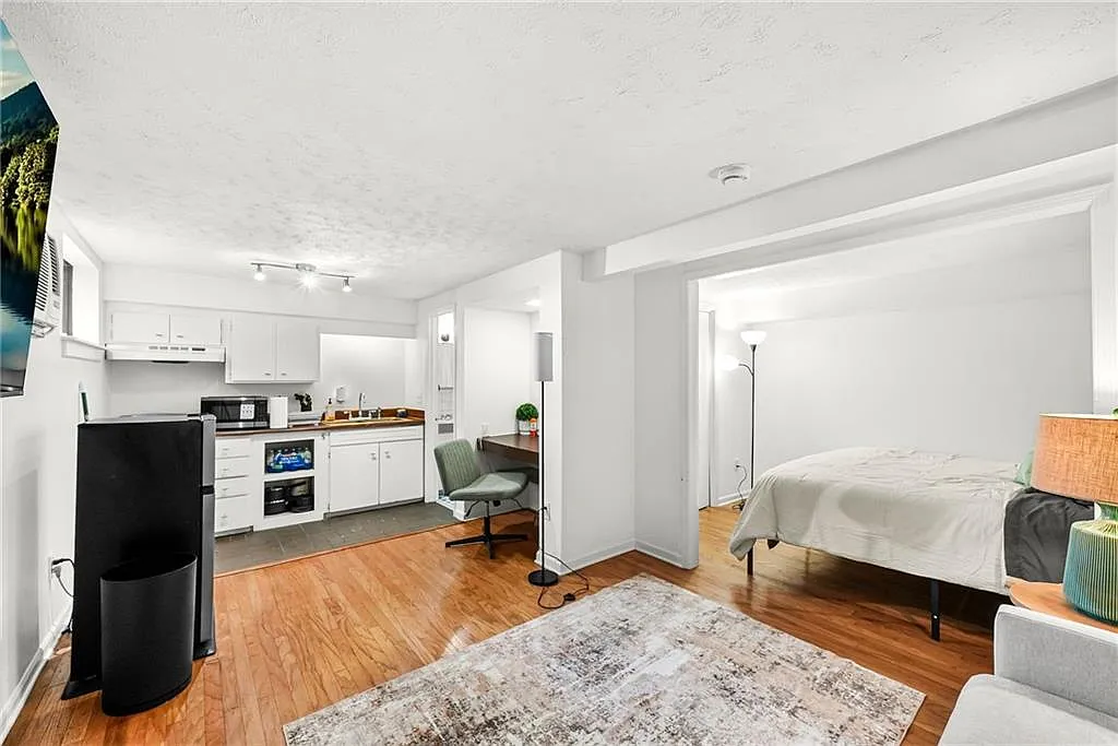 1 bed, 1.0 bath, $1,700 — Photo 1