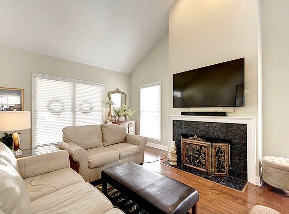 2nd image of 135 Rosemont St