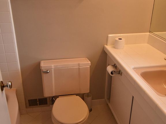 2nd image of 1776 Waverley St