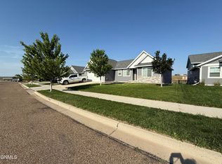1500 Meadowlark Court, Watford City, ND 58854