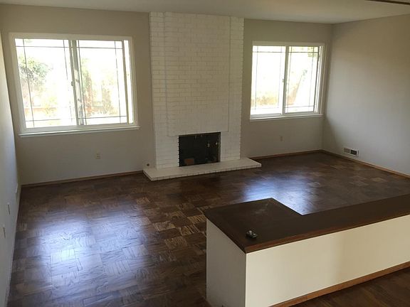 3rd image of 585 Fort Laramie Dr