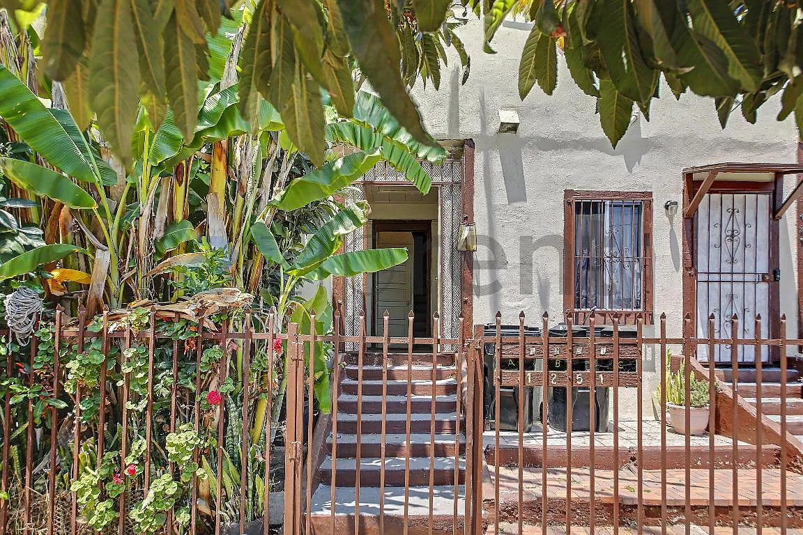 1 bed, 375 sqft, $1,300 — Photo 3