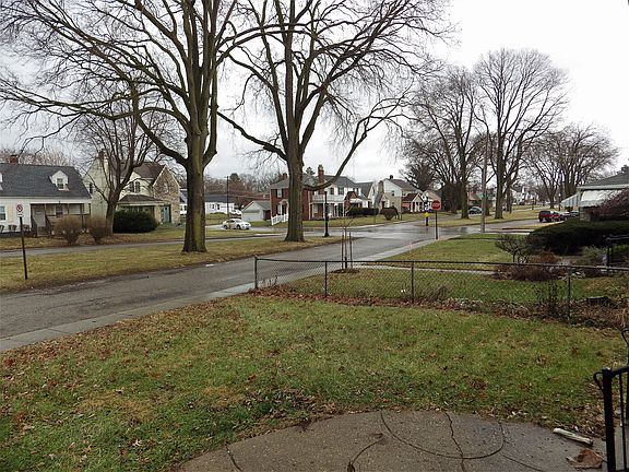 4th image of 1705 Bide A Wee Park Ave