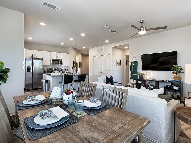 Guest Suite - Kitchen