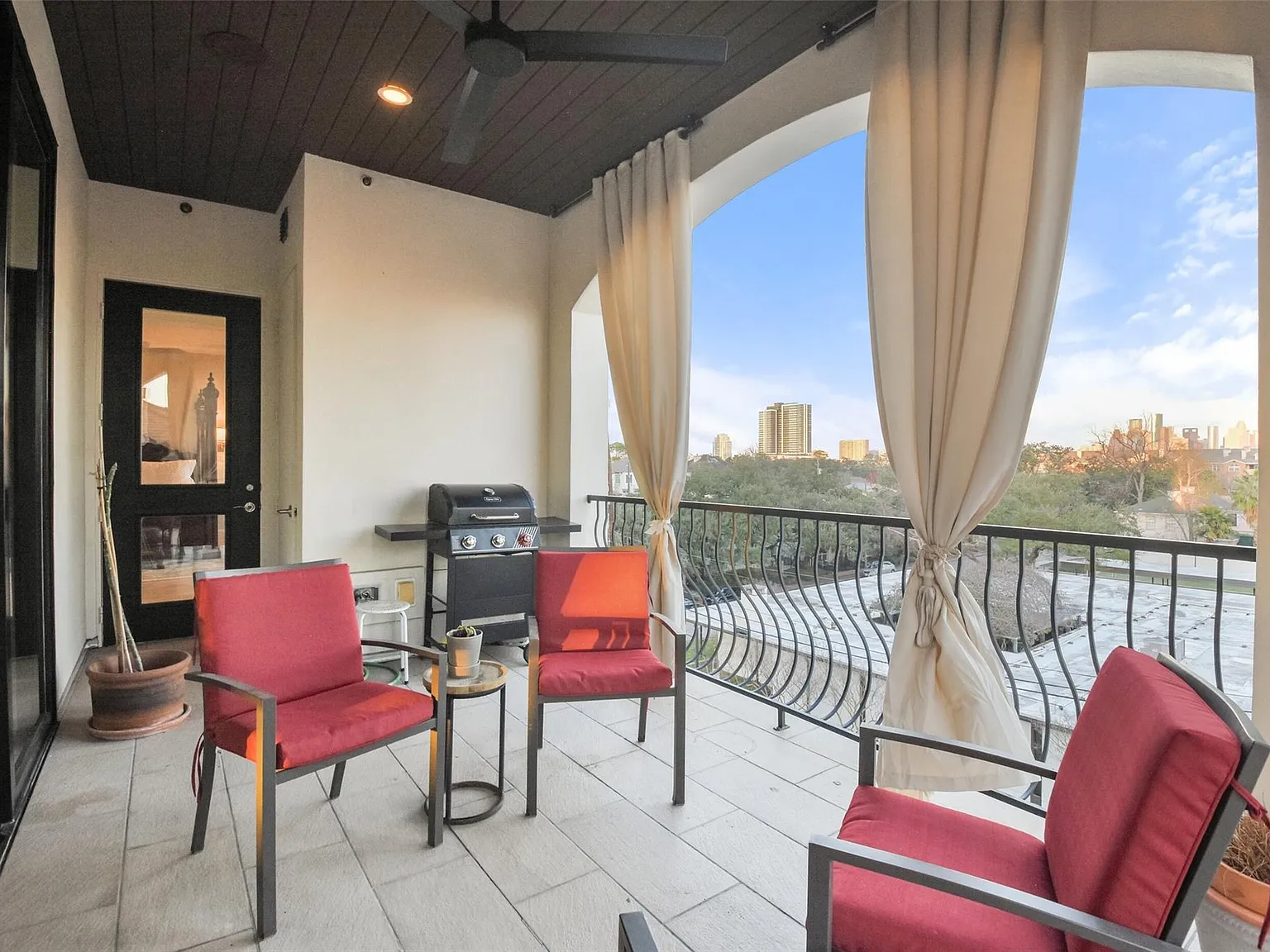 3 bed, 3.5 bath, 2834 sqft, $9,500 — Photo 4