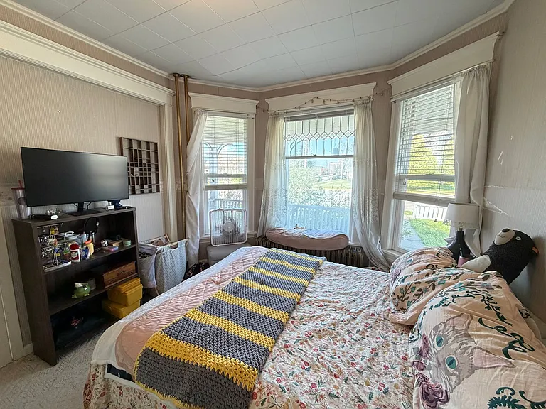 1128 Hammond Ave #1 — Photo 3