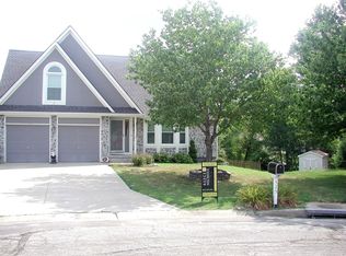 525 SE Hamilton Ct, Blue Springs, MO 64014