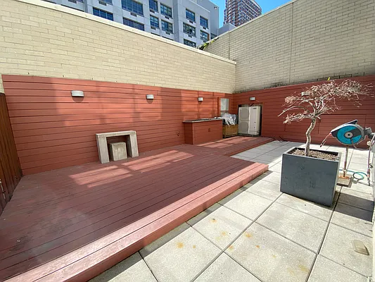 Rented by R New York | media 12