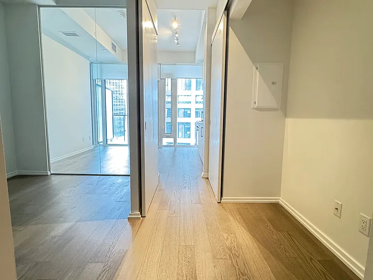 5 Soudan Ave #914 — Photo 13