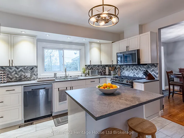 93 James Ave — Photo 17