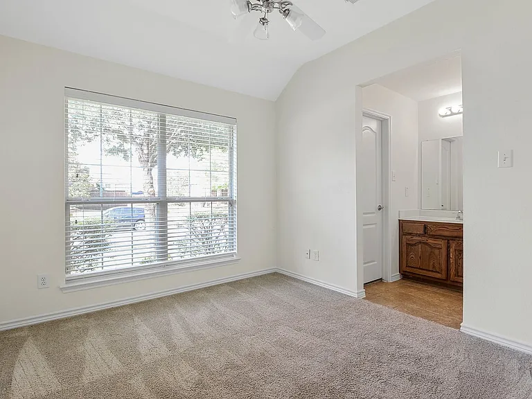 13463 Four Willows Dr — Photo 15