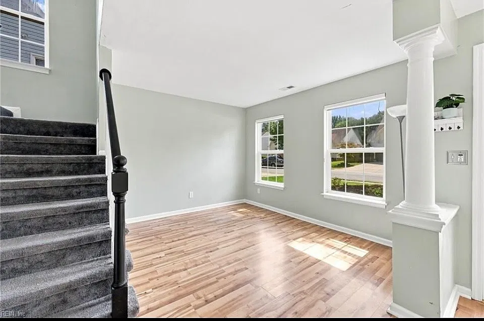 3 bed, 2300 sqft, $3,000 — Photo 3