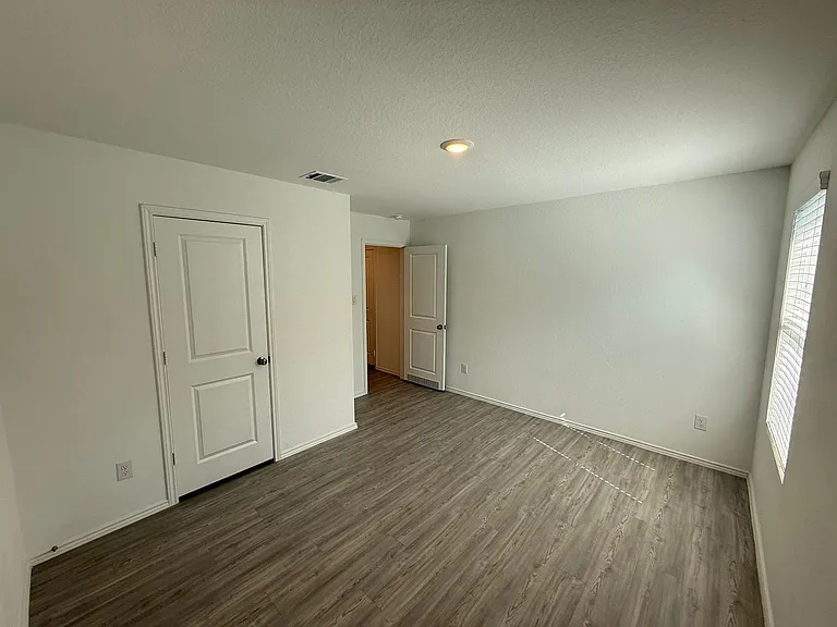 5750 Companion Loop — Photo 11
