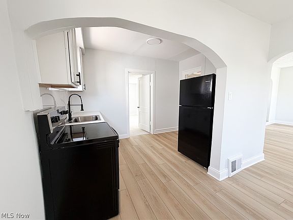 3rd image of 3407 Wellington Ave