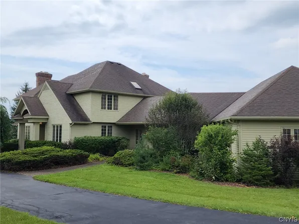 8411 Hobnail Rd, Manlius, NY 13104