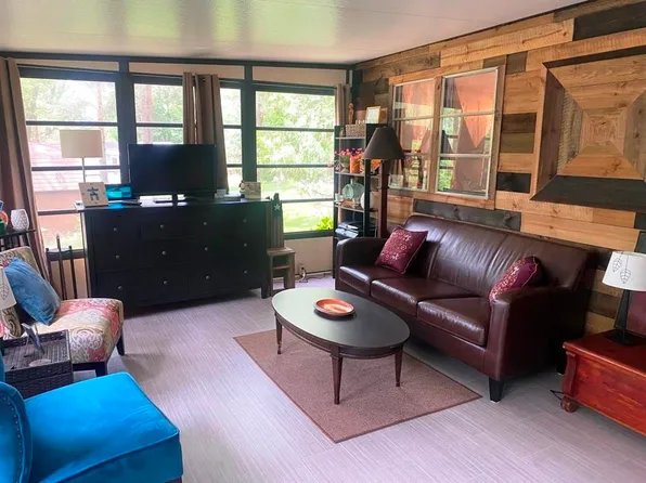 432 Skyline Dr, Edgerton, WI 53534