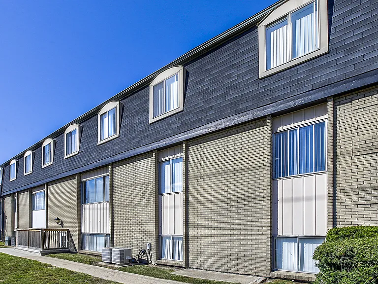 Bloomfield Apartments — Photo 16