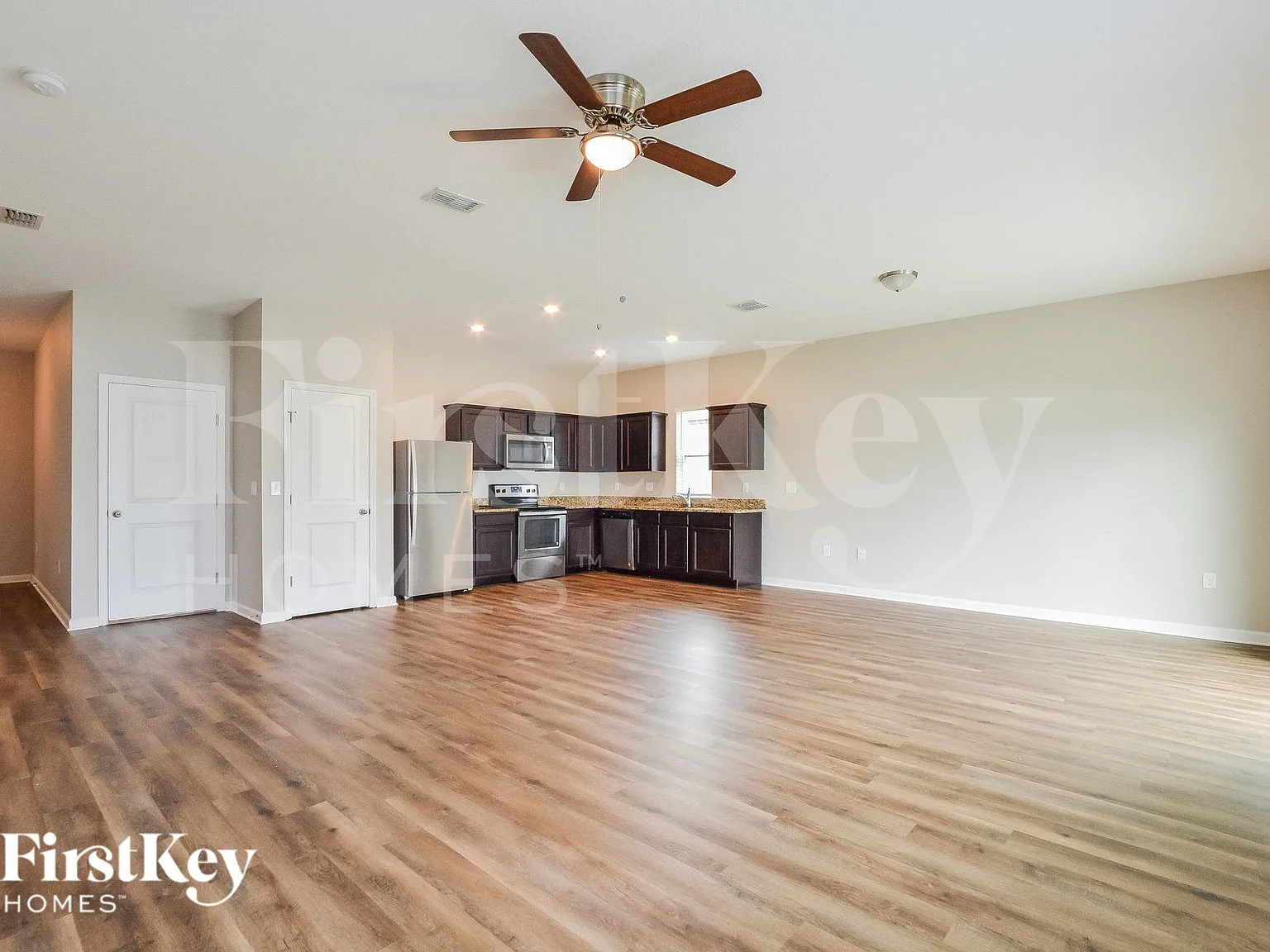 3 bed, 2.0 bath, 1621 sqft, $2,155 — Photo 3