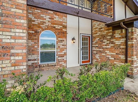 3rd image of 8524 Royal Ridge Dr