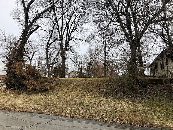 3rd image of 1411 W Admiral Blvd