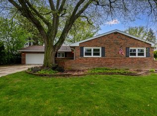 937 Twilight Ln, Wheeling, IL 60090