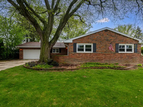 937 Twilight Ln, Wheeling, IL 60090