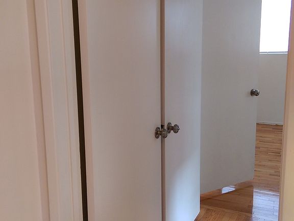 4th image of 2350 Walgrove Ave