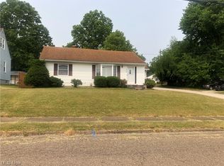 216 35th St SW, Barberton, OH 44203