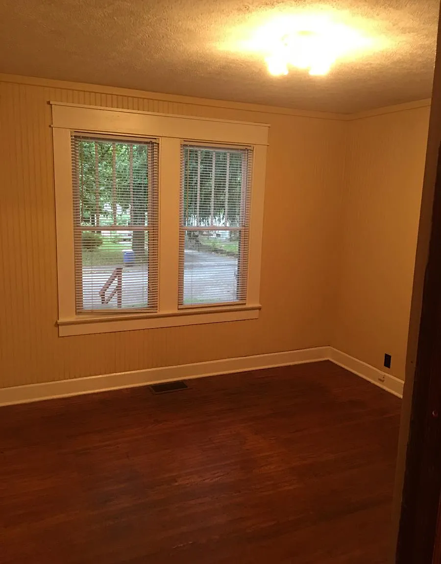 425 E University Street — Photo 3