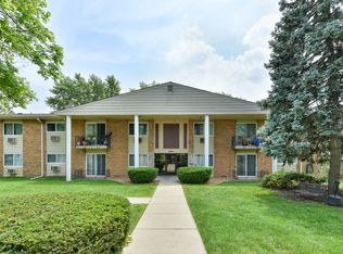 8994 Kennedy Dr APT 2F, Des Plaines, IL 60016