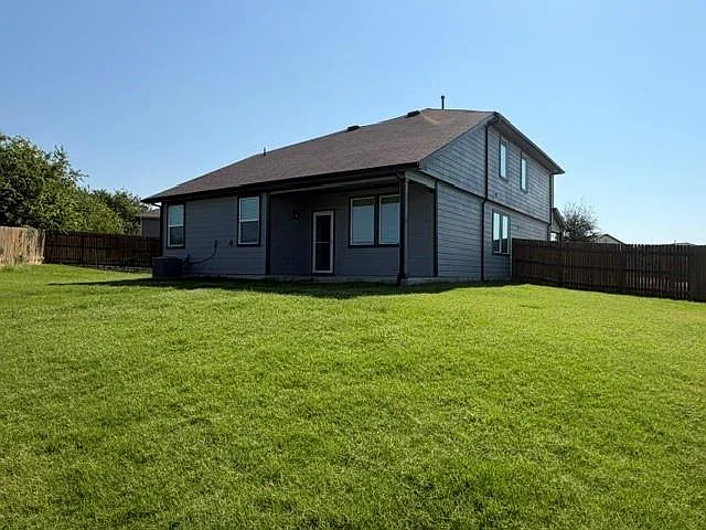 101 Lbj Ln — Photo 20