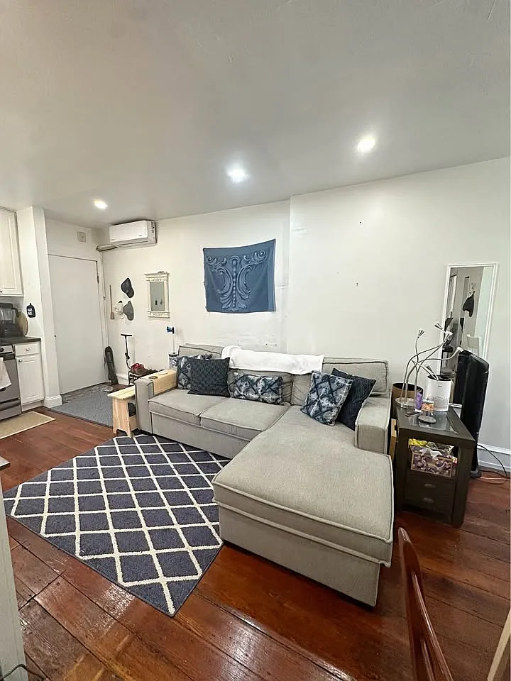 Building Photo - 1324 Pine St #3F