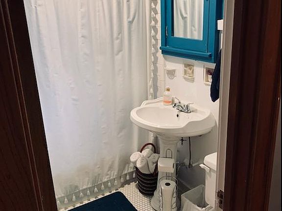 5th image of 4222 Davenport St #2