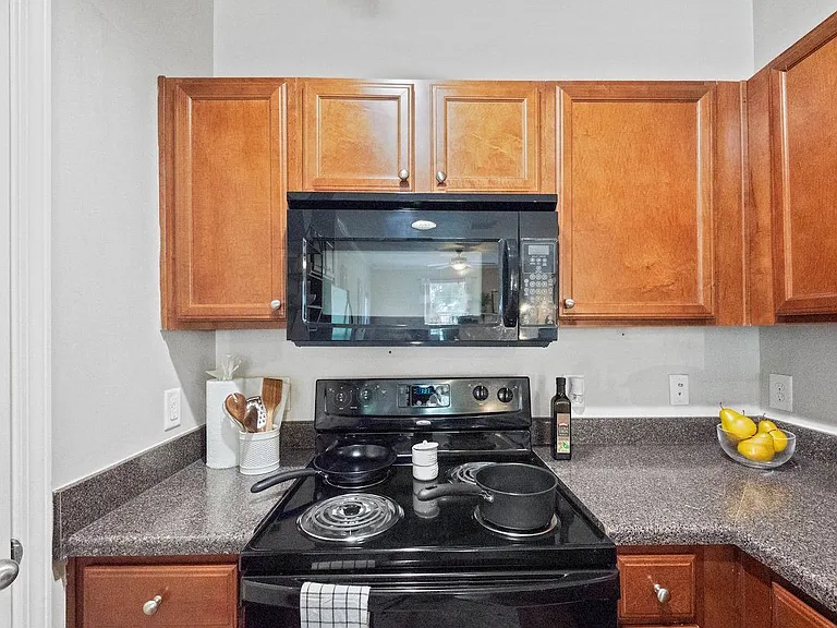 Centerville Manor Apartments — Photo 28