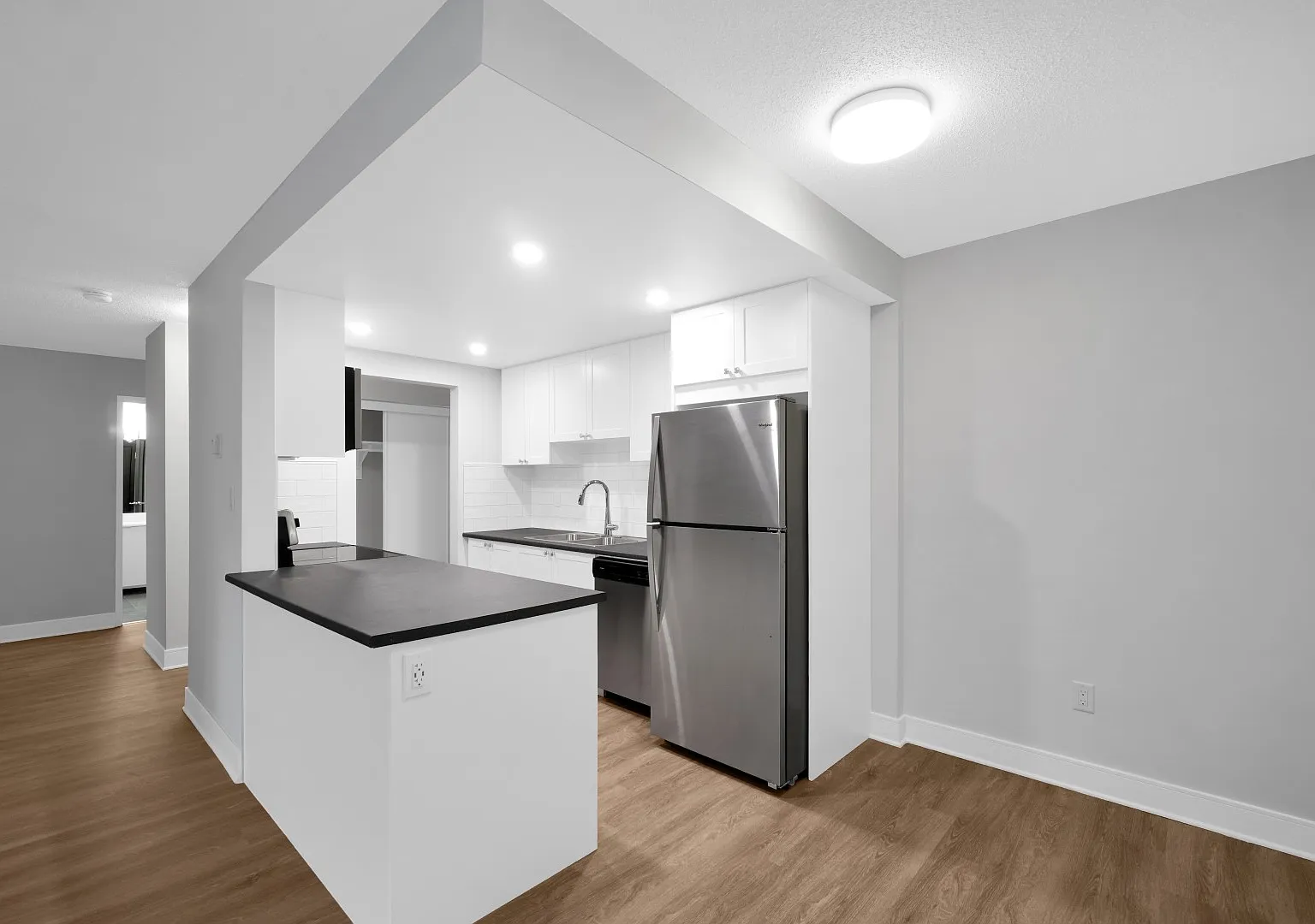 555 Shaw Avenue — Photo 3