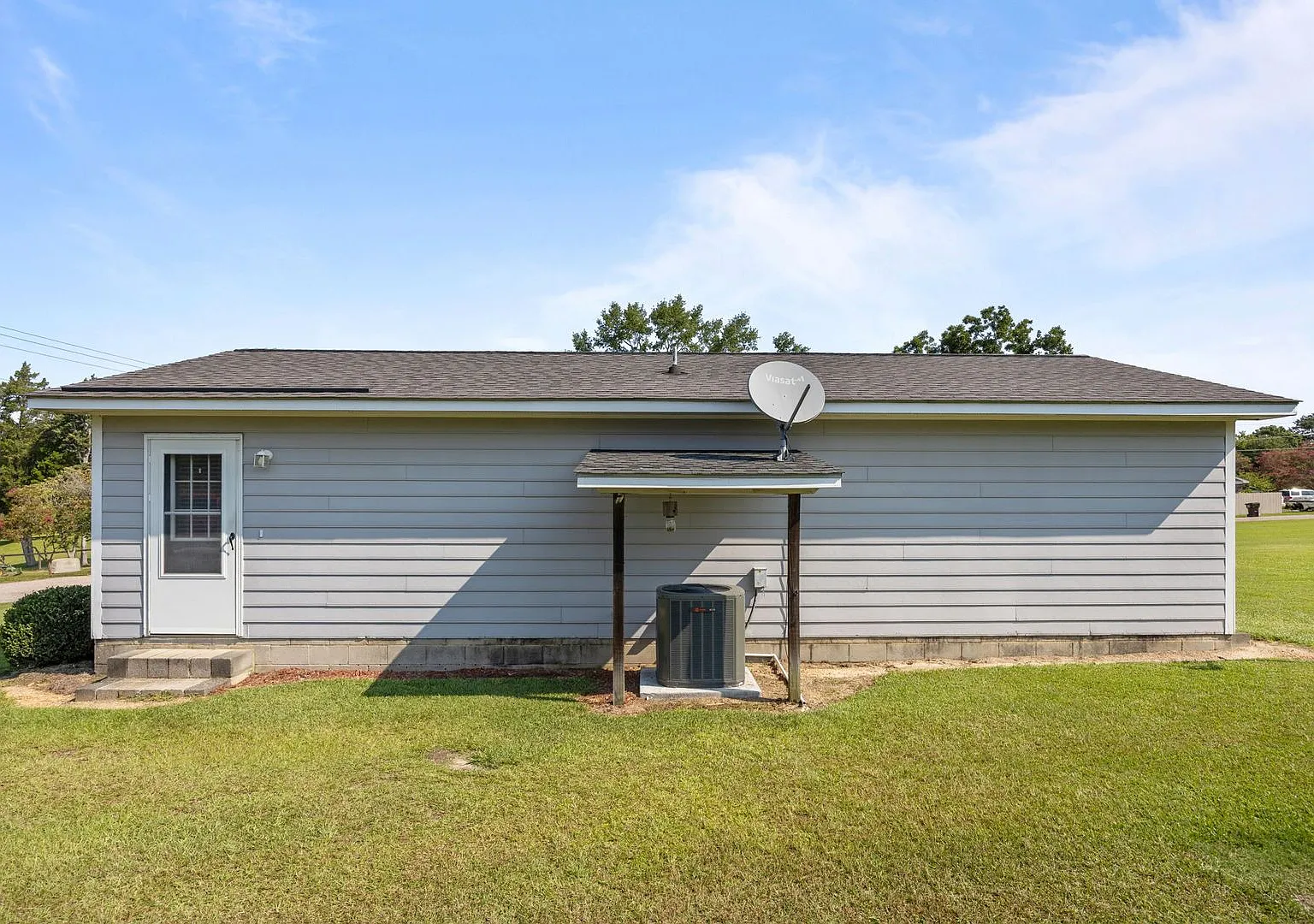 Two bedroom in Coats, NC! — Photo 1